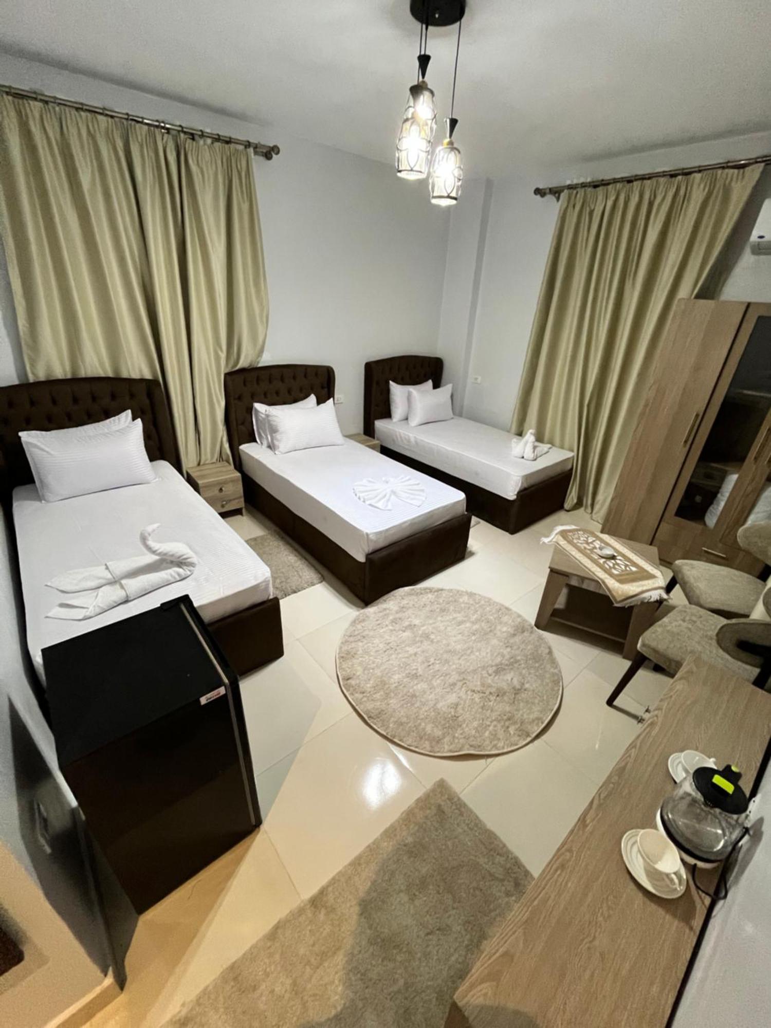 Triple Garden View Hotel Kairo Bagian luar foto