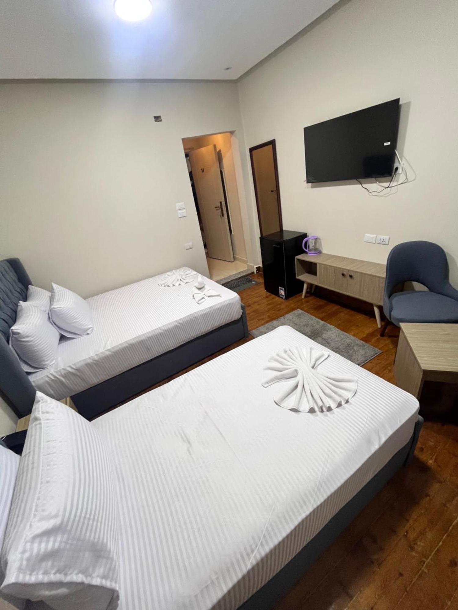 Triple Garden View Hotel Kairo Bagian luar foto