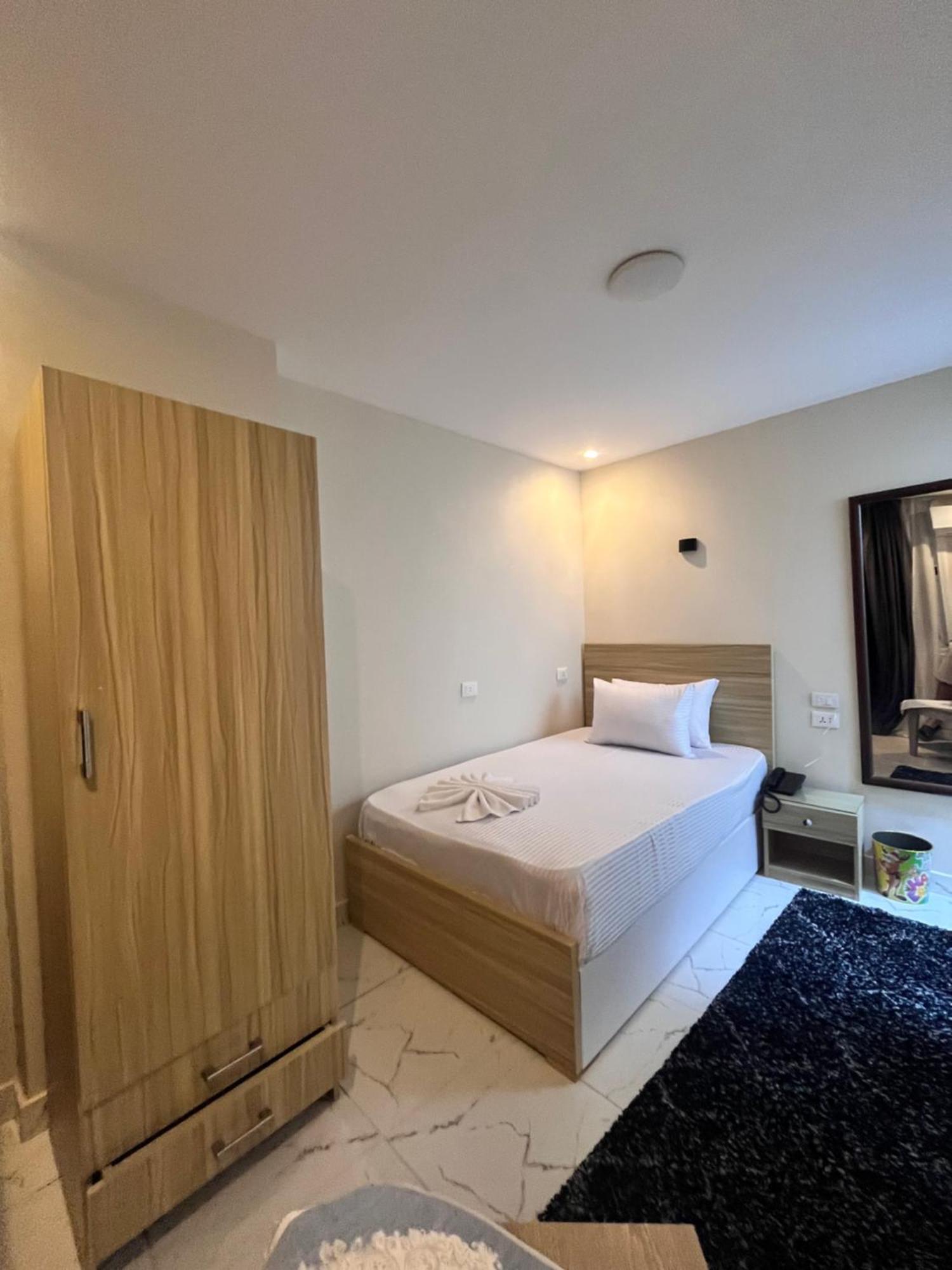 Triple Garden View Hotel Kairo Bagian luar foto